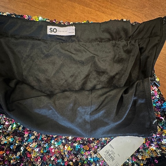 NWT | SO | Women’s Sparkling Sequin Mini Skirt - Size L - Picture 3 of 9